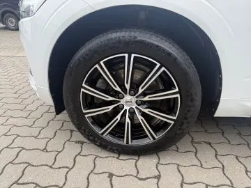 VOLVO XC60 Inscription AWD AHK-klappbar HUD Navi Memo