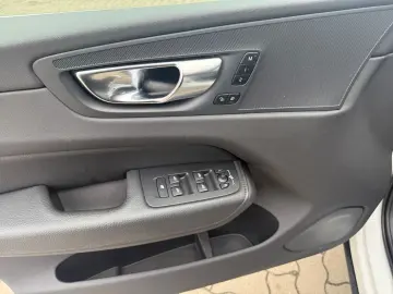 VOLVO XC60 Inscription AWD AHK-klappbar HUD Navi Memo