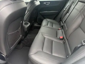 VOLVO XC60 Inscription AWD AHK-klappbar HUD Navi Memo
