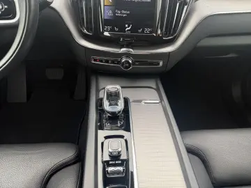 VOLVO XC60 Inscription AWD AHK-klappbar HUD Navi Memo