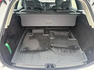 VOLVO XC60 Inscription AWD AHK-klappbar HUD Navi Memo
