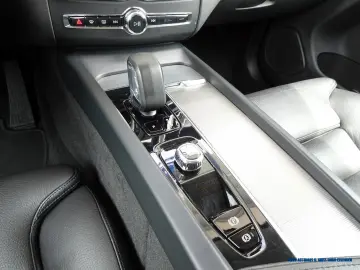 VOLVO XC60 B4 AWD Geartronic Plus Bright