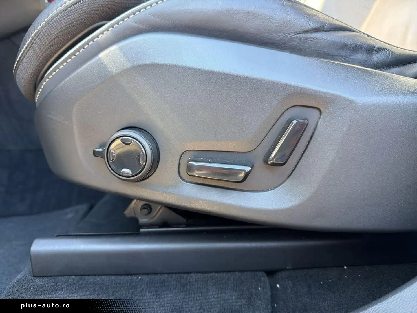 VOLVO XC60 2021 — imagine 21