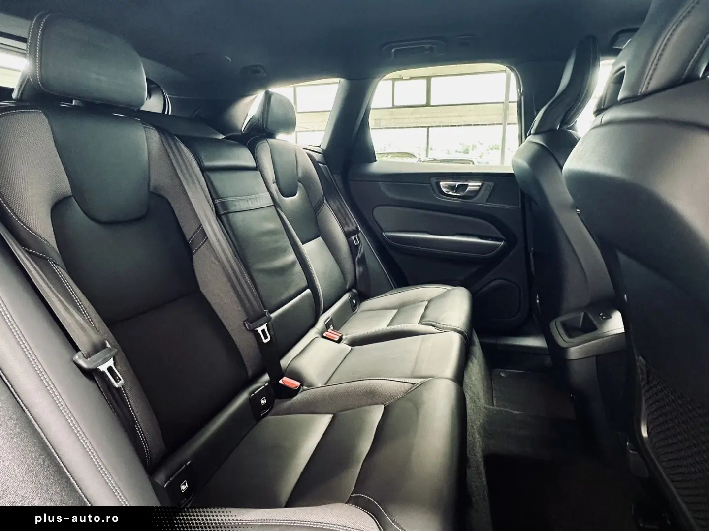 VOLVO XC60 2021 — imagine 17