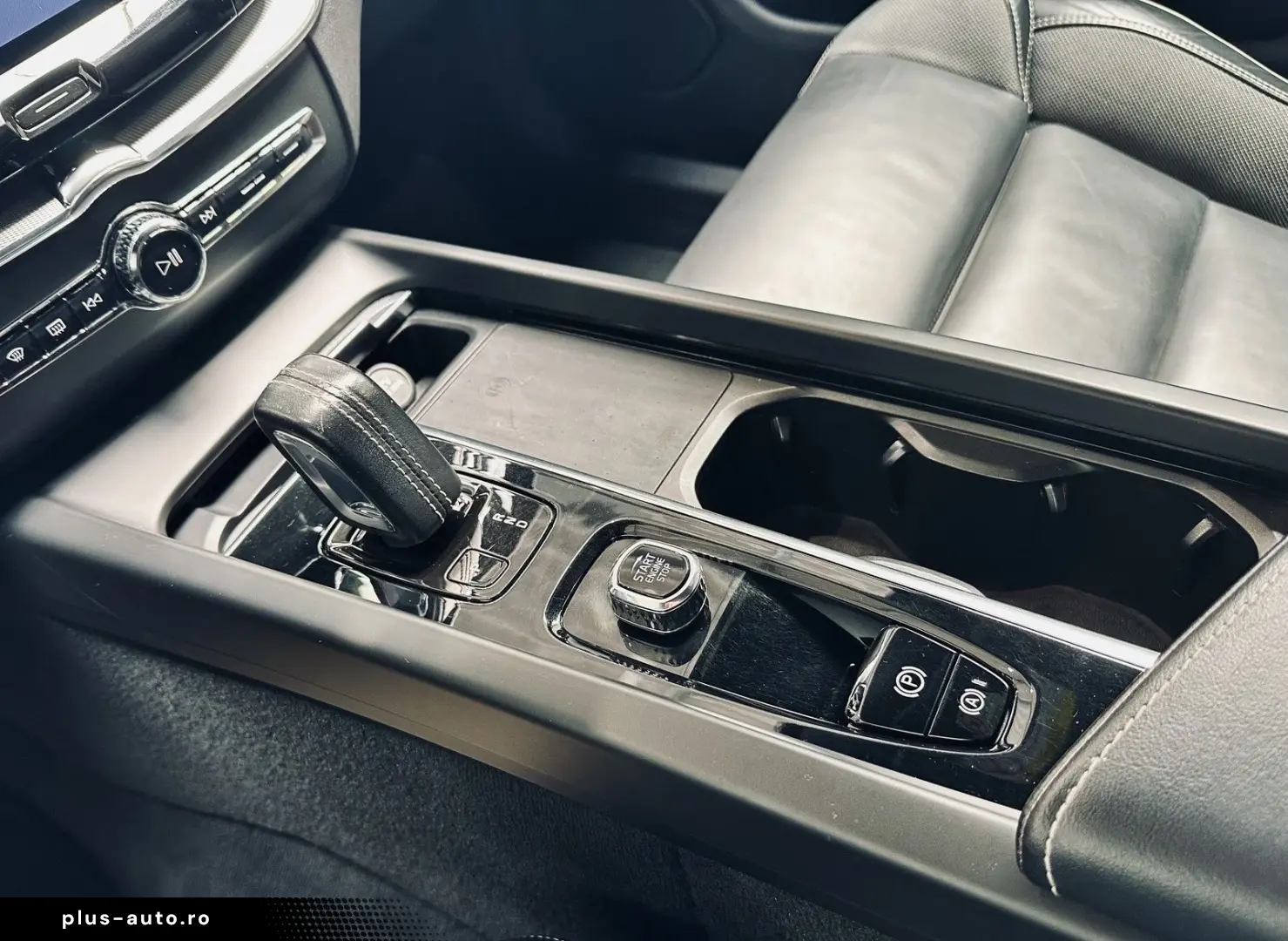 VOLVO XC60 2021 — imagine 21