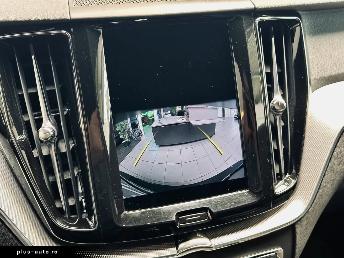 VOLVO XC60 2021 — imagine 22