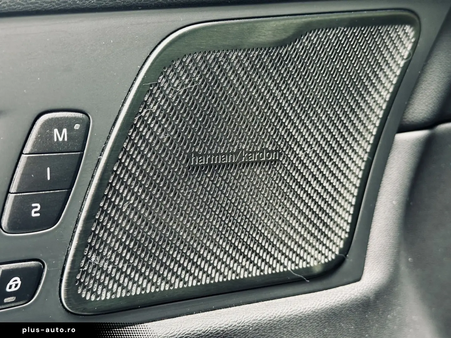 VOLVO XC60 2021 — imagine 32