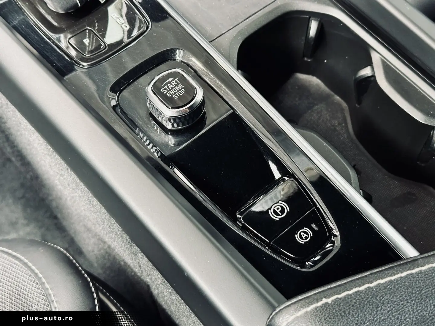 VOLVO XC60 2021 — imagine 34