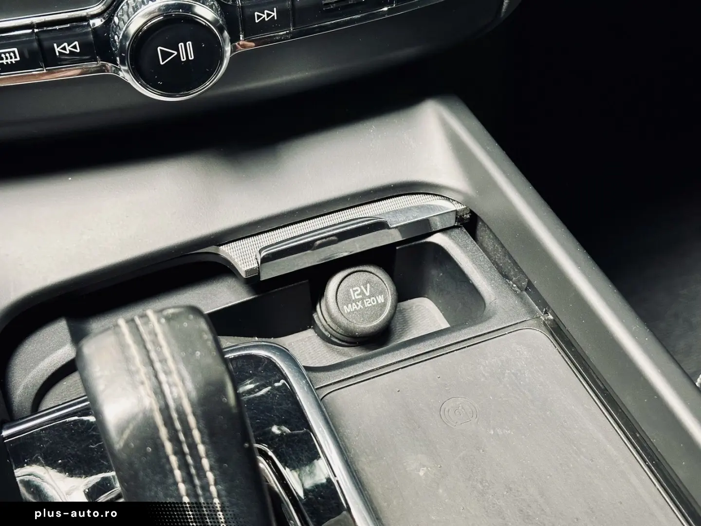 VOLVO XC60 2021 — imagine 36