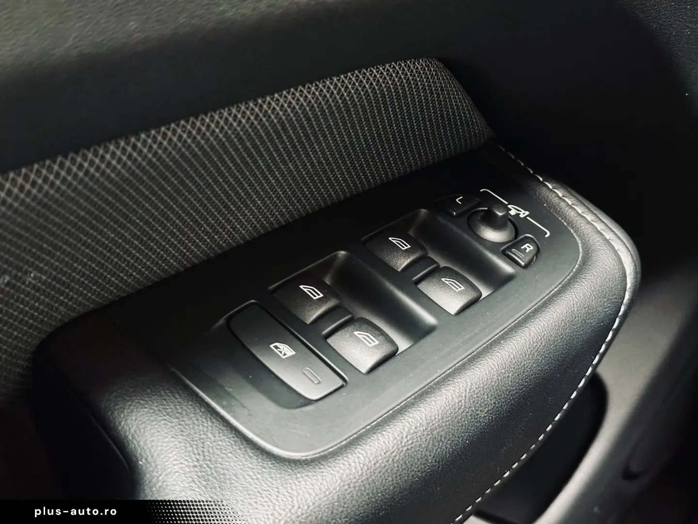VOLVO XC60 2021 — imagine 38