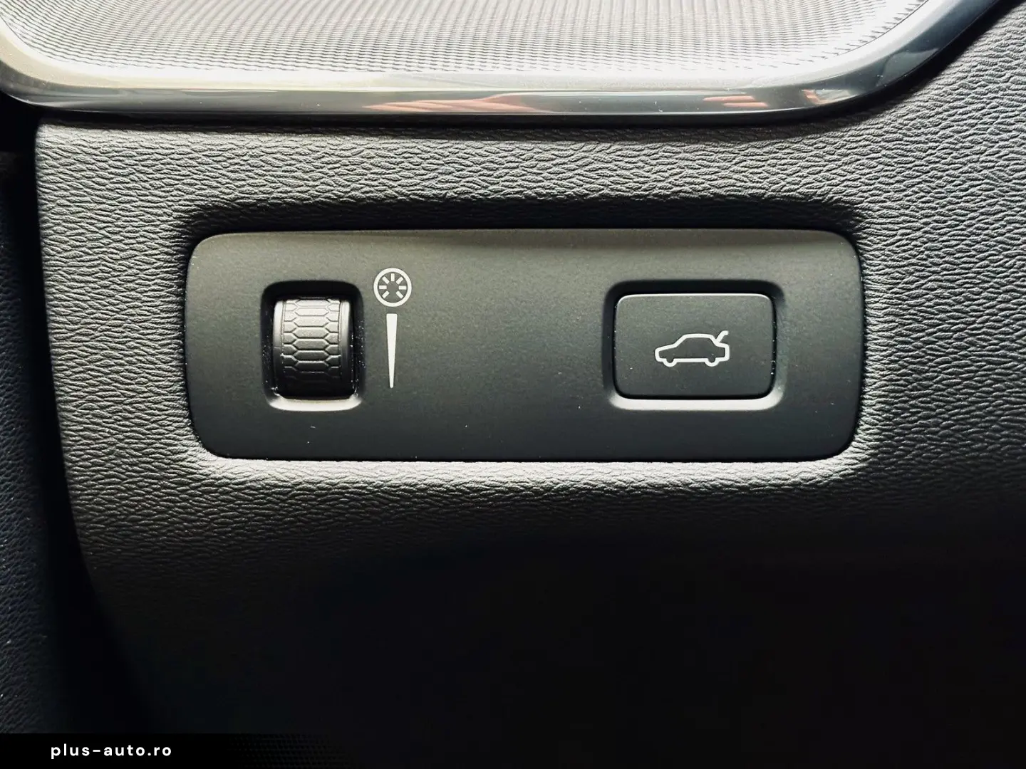 VOLVO XC60 2021 — imagine 40