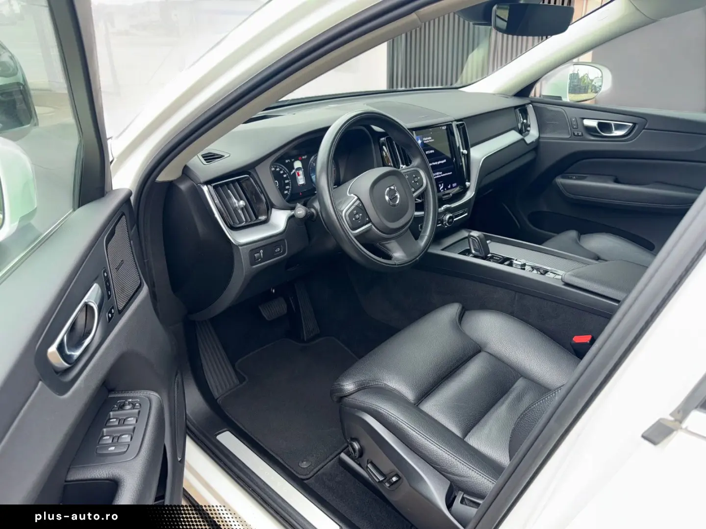 VOLVO XC60 2021 — imagine 8