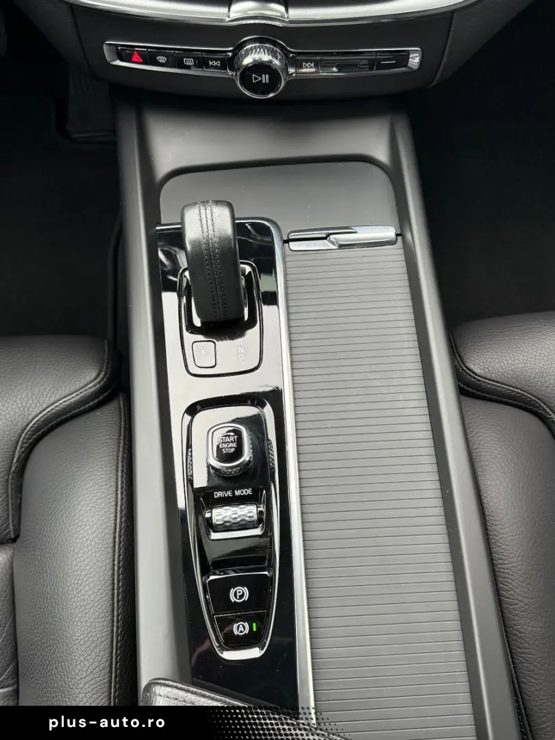 VOLVO XC60 2021 — imagine 11