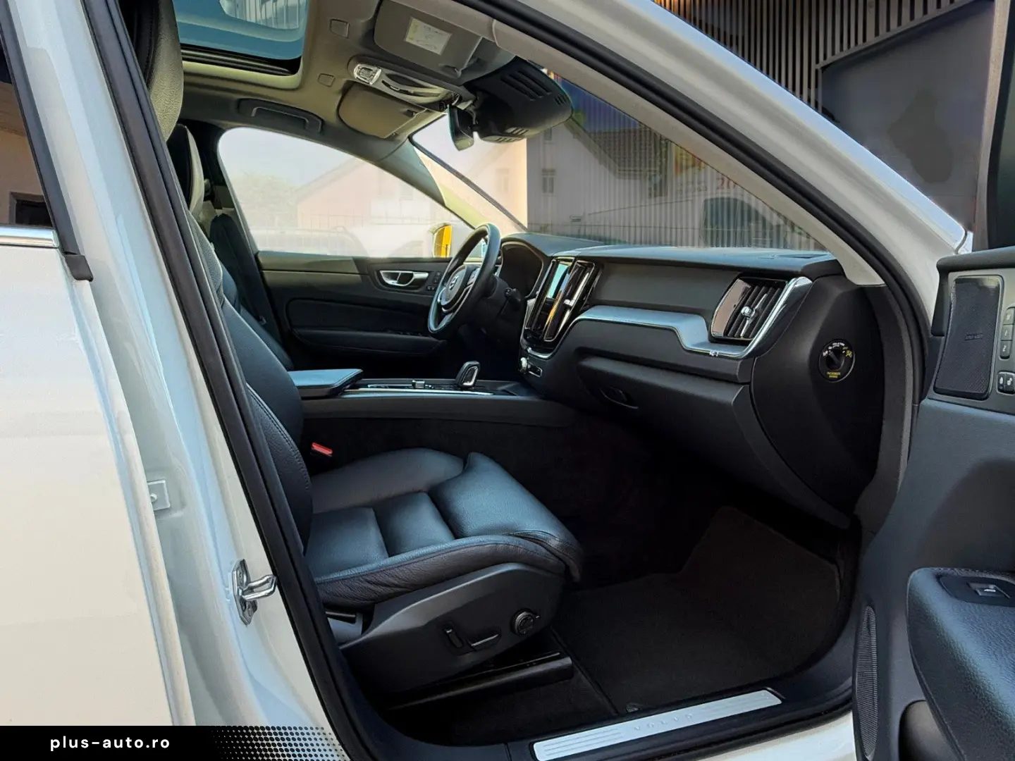 VOLVO XC60 2021 — imagine 14