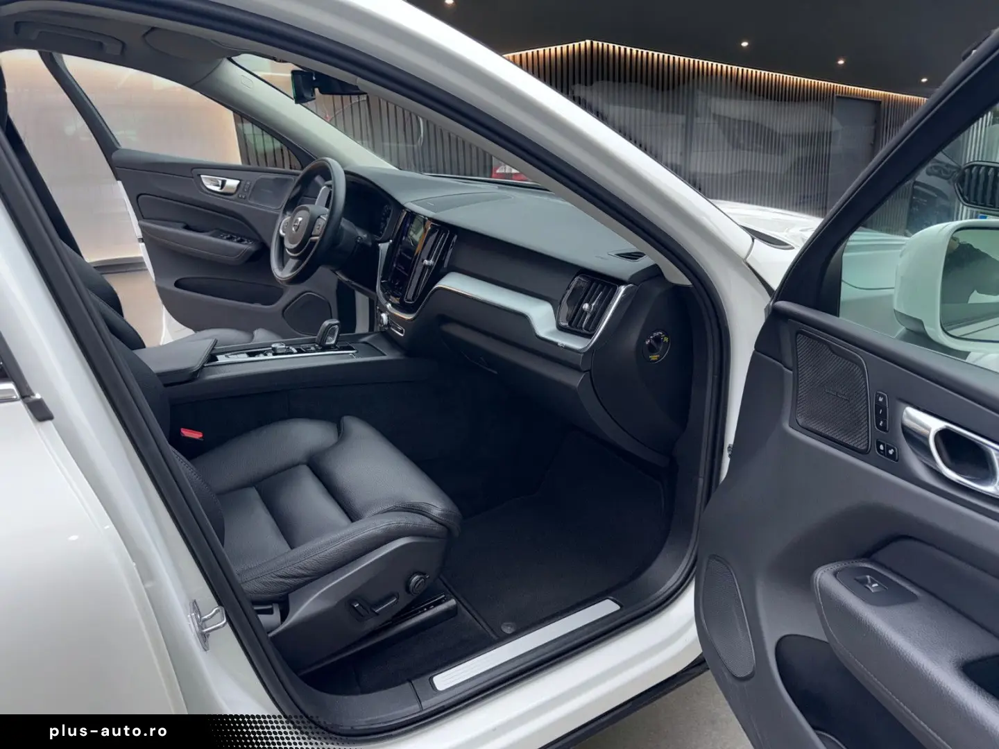 VOLVO XC60 2021 — imagine 18