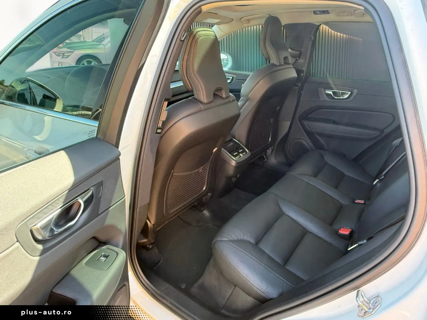 VOLVO XC60 2021 — imagine 20