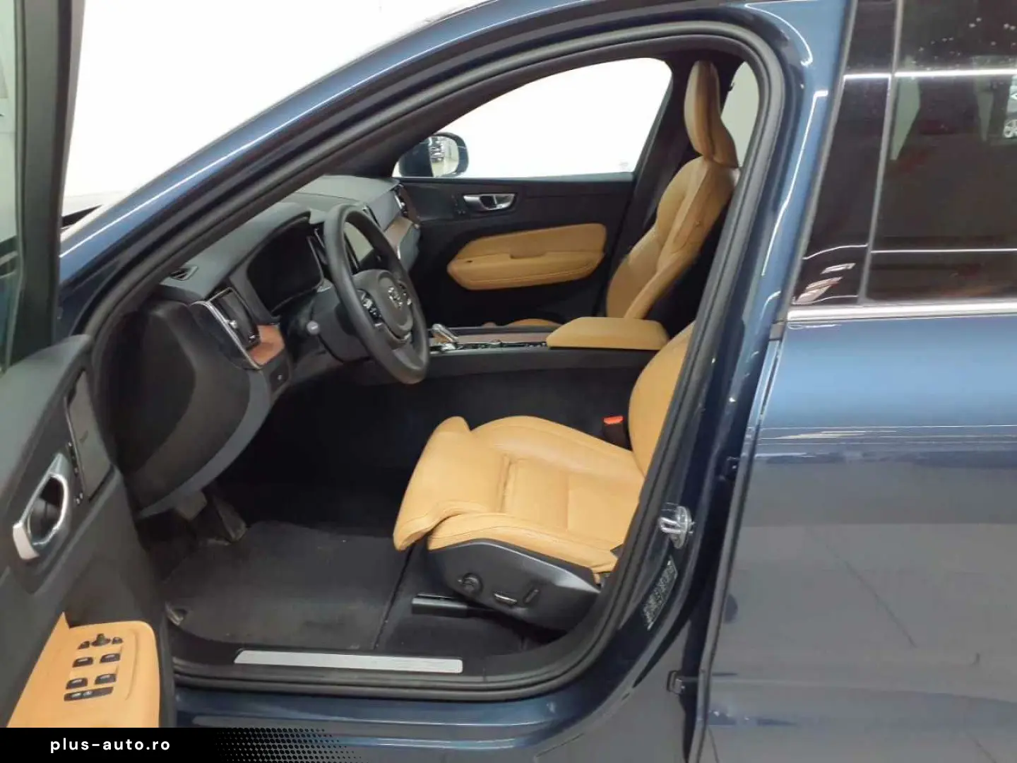 VOLVO XC60 2023 — imagine 3