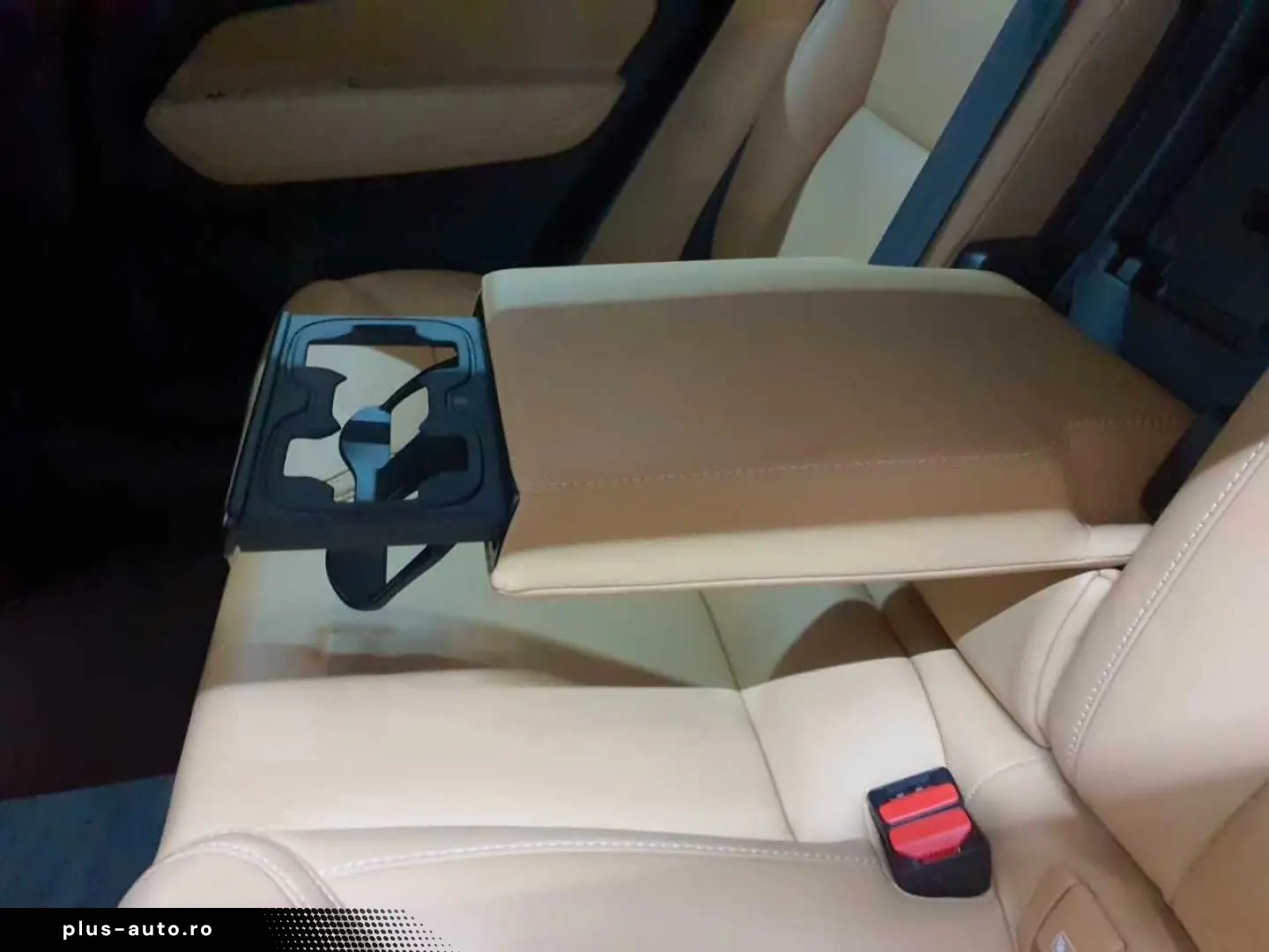 VOLVO XC60 2023 — imagine 6