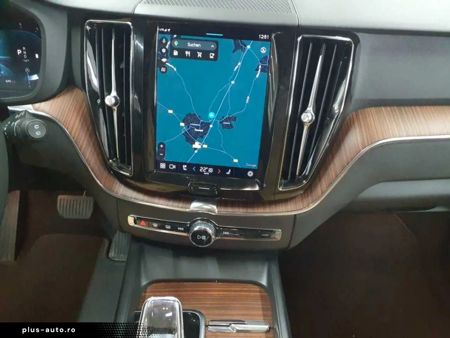 VOLVO XC60 2023 — imagine 8