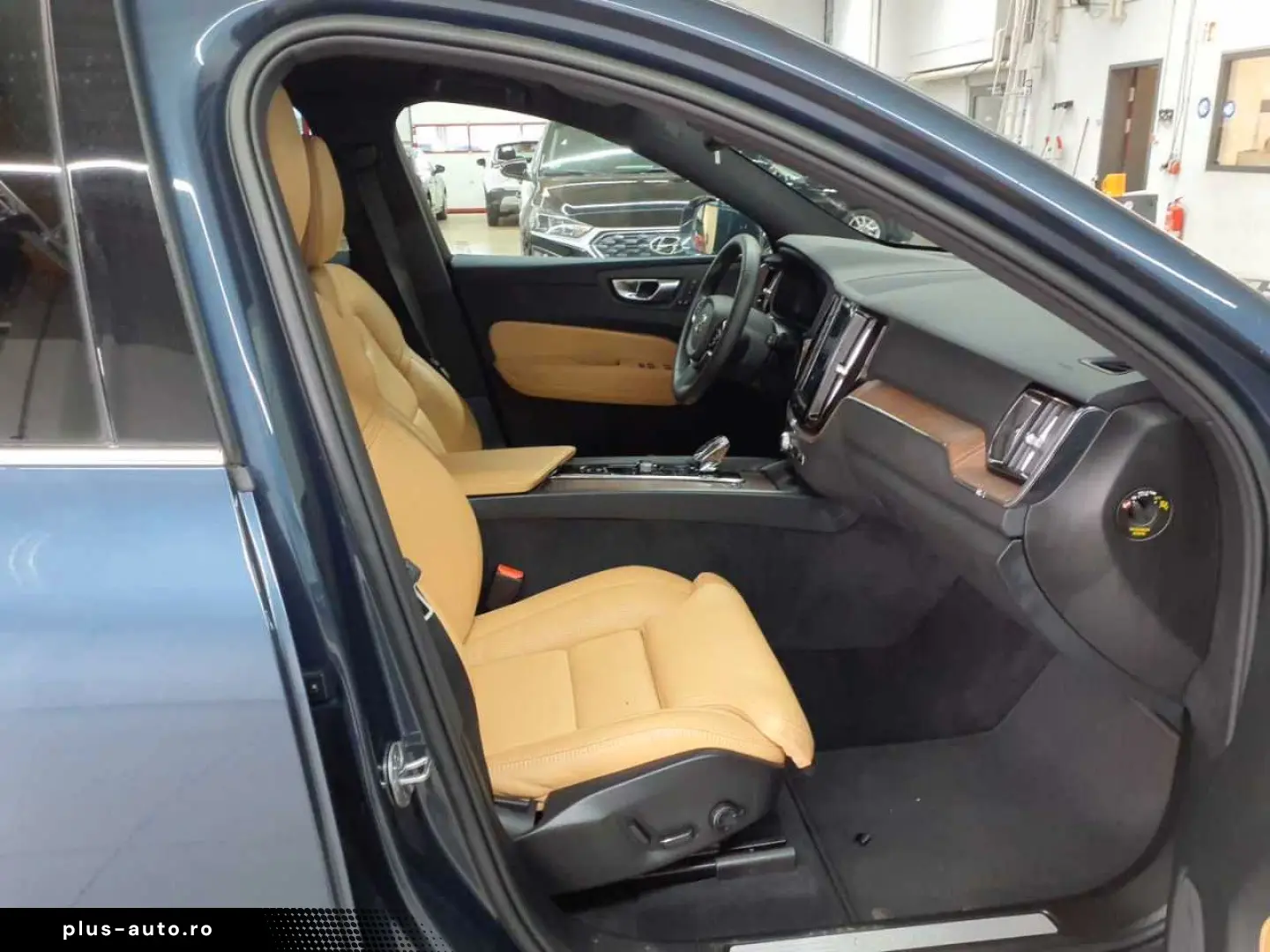 VOLVO XC60 2023 — imagine 11
