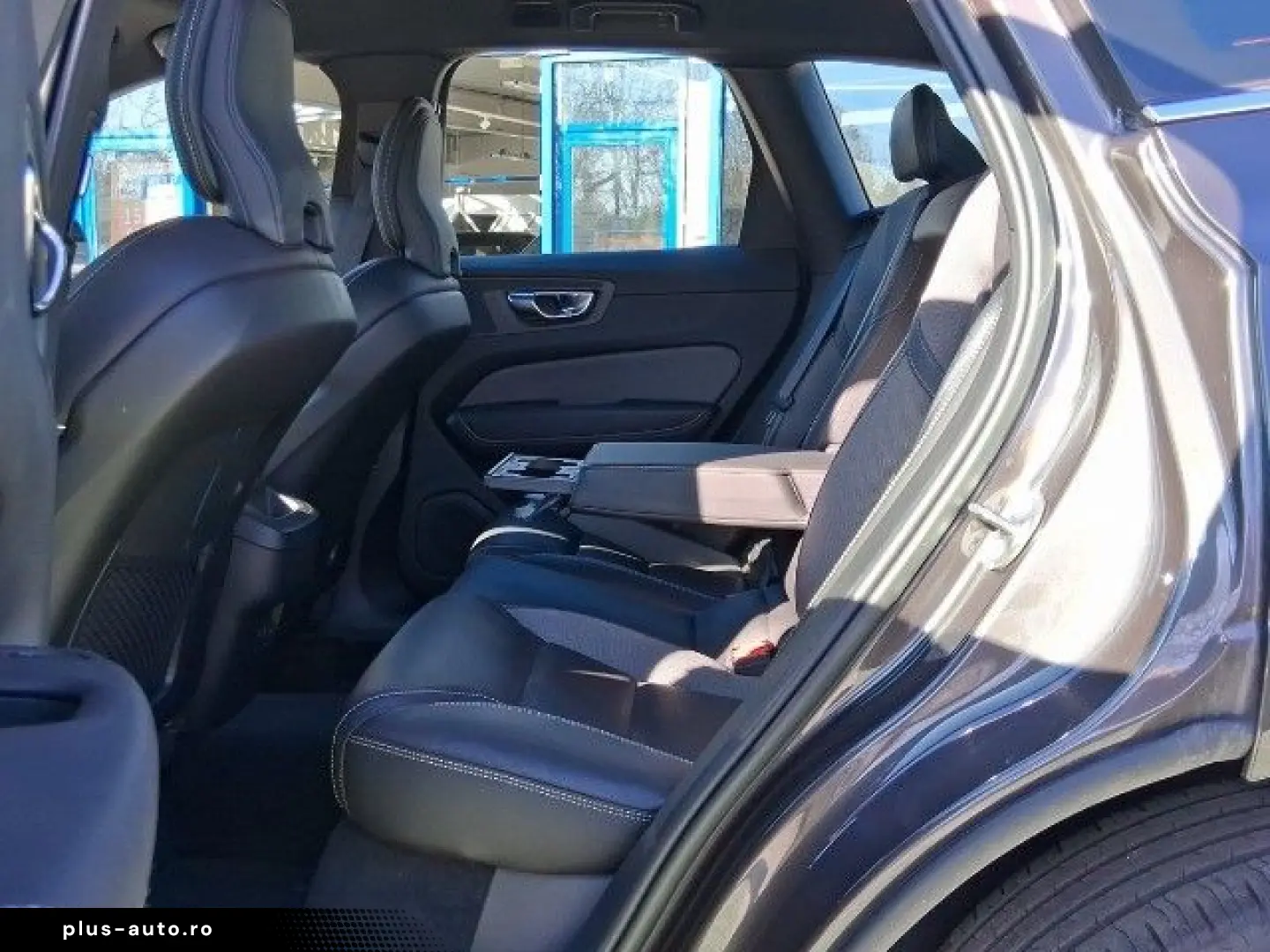 VOLVO XC60 2022 — imagine 11
