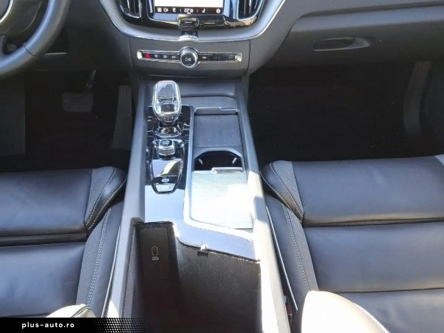 VOLVO XC60 2022 — imagine 17