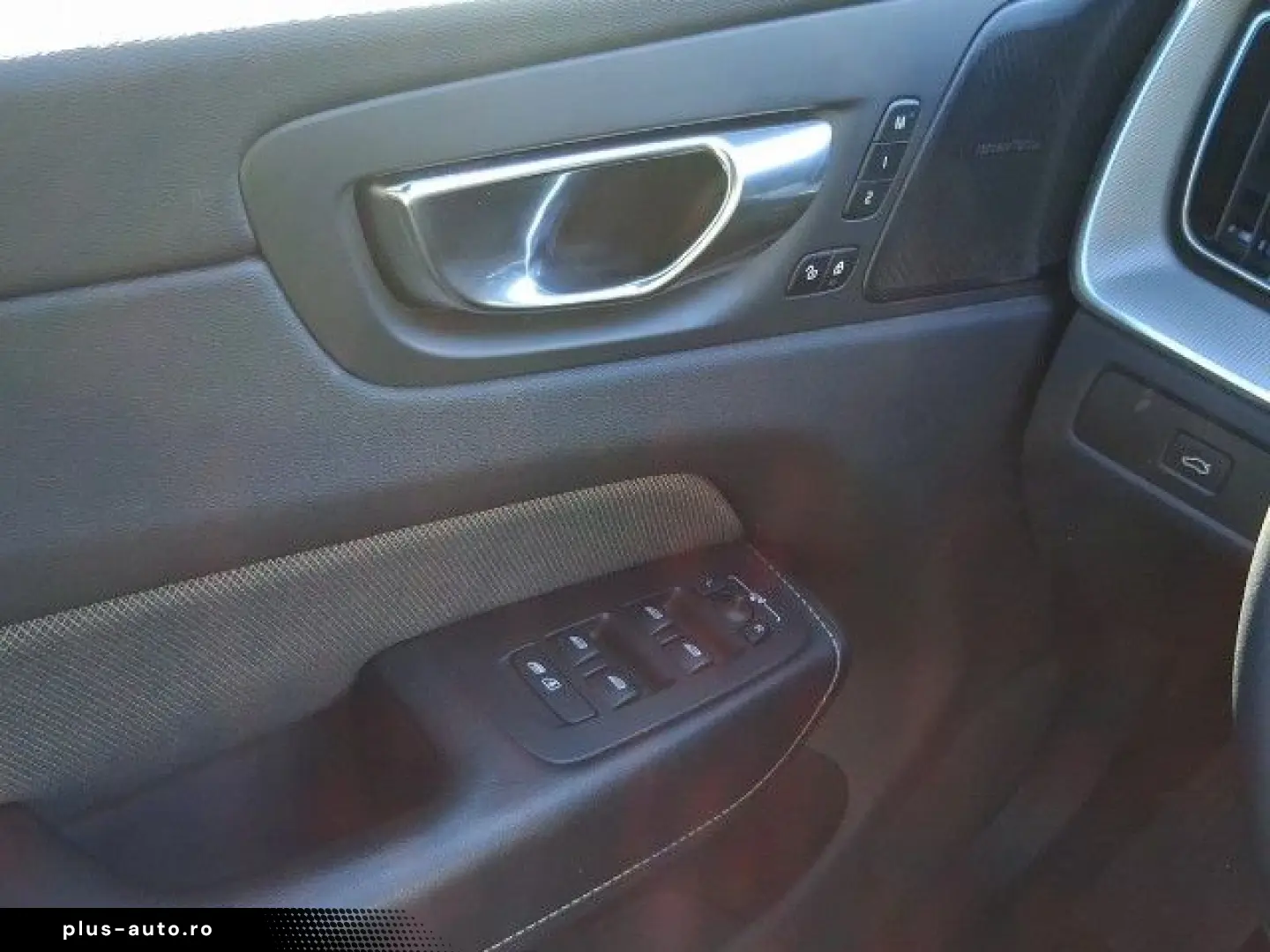 VOLVO XC60 2022 — imagine 18