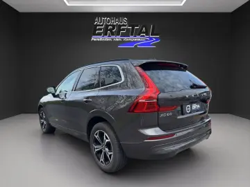 VOLVO XC60 B4 Diesel AWD Momentum Pro StandHZG AHK-kla