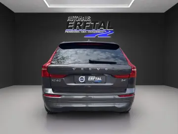 VOLVO XC60 B4 Diesel AWD Momentum Pro StandHZG AHK-kla
