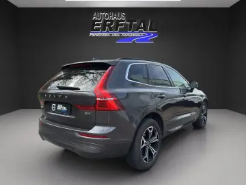 VOLVO XC60 B4 Diesel AWD Momentum Pro StandHZG AHK-kla
