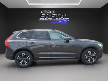 VOLVO XC60 B4 Diesel AWD Momentum Pro StandHZG AHK-kla