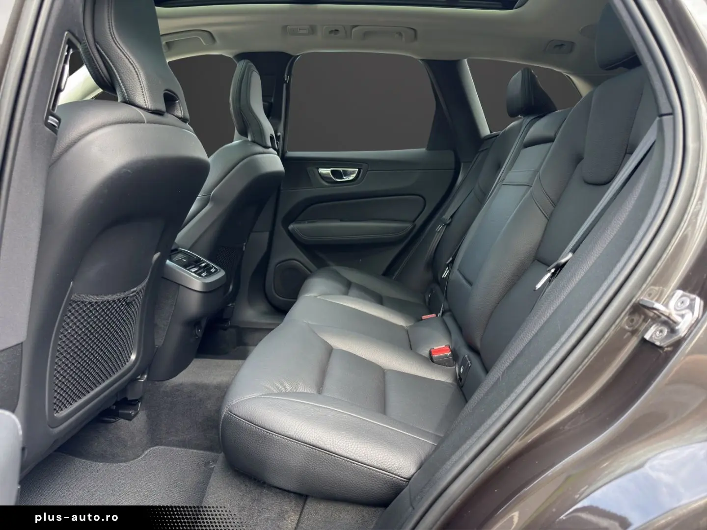 VOLVO XC60 2022 — imagine 11