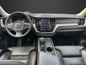 VOLVO XC60 B4 Diesel AWD Momentum Pro StandHZG AHK-kla