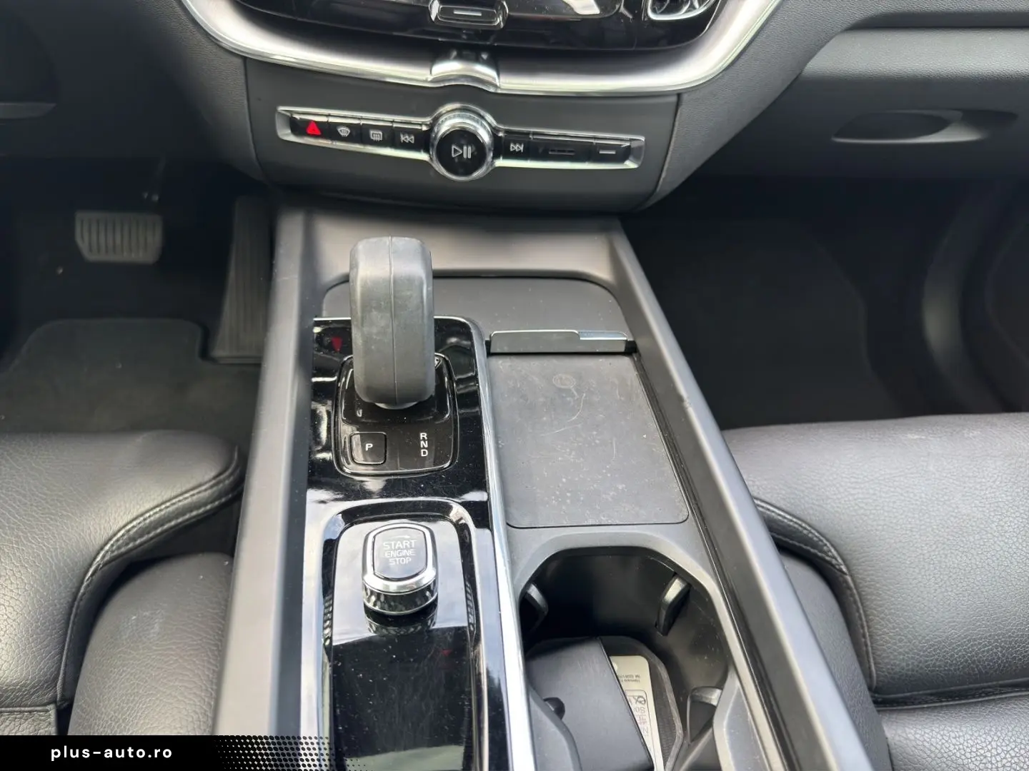VOLVO XC60 2022 — imagine 14