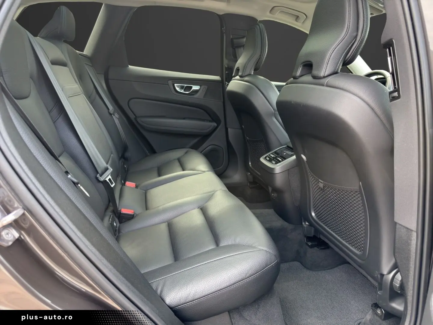 VOLVO XC60 2022 — imagine 18