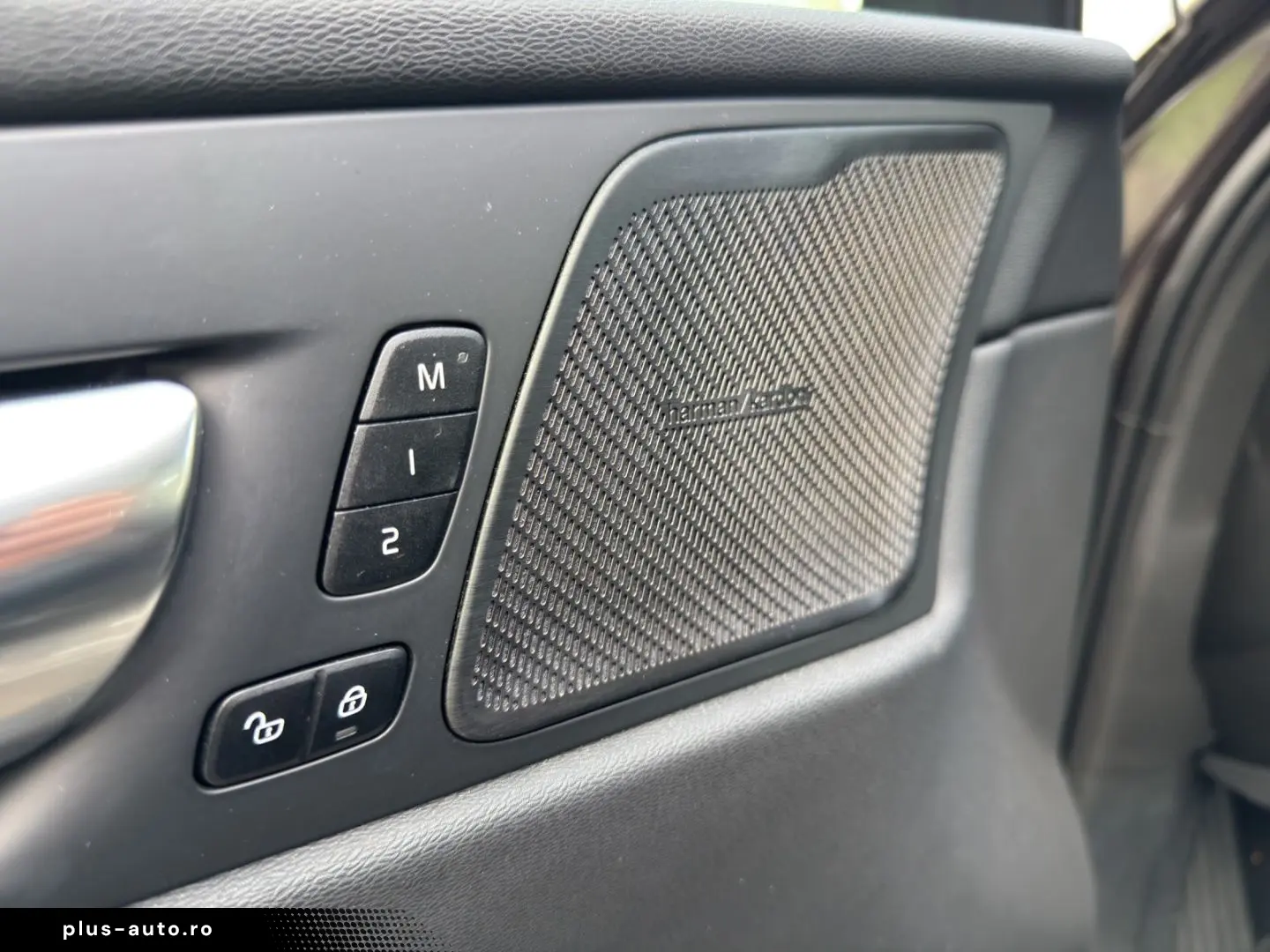 VOLVO XC60 2022 — imagine 22