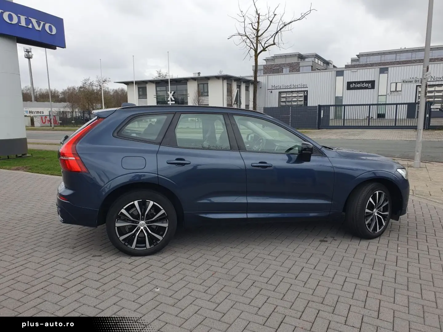 VOLVO XC60 2023 — imagine 10
