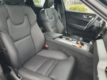 VOLVO XC60 B4 D AWD Plus Dark