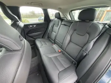 VOLVO XC60 B4 D AWD Plus Dark