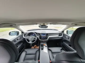 VOLVO XC60 B4 D AWD Plus Dark