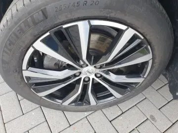 VOLVO XC60 B4 D AWD Plus Dark