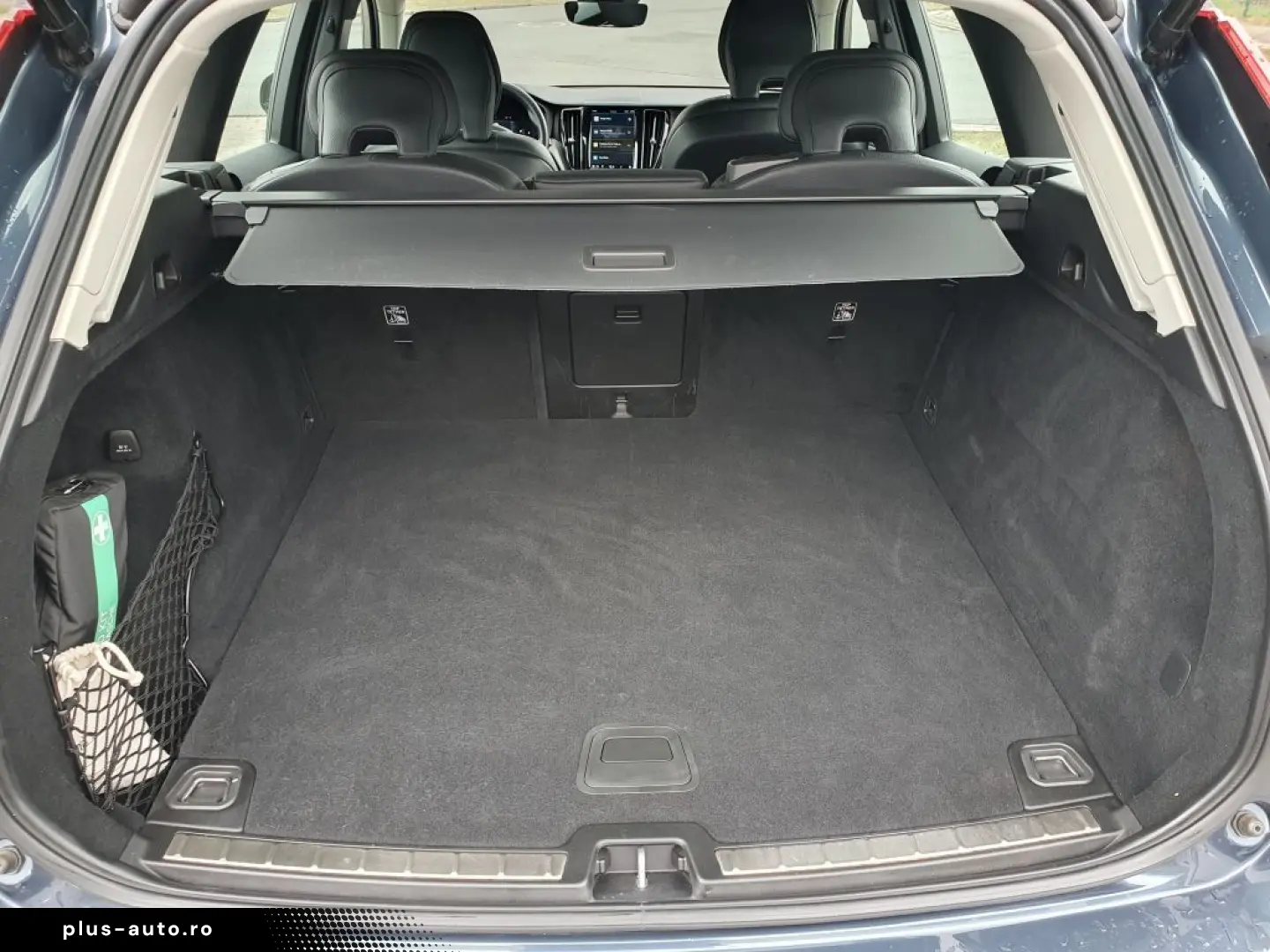 VOLVO XC60 2023 — imagine 18