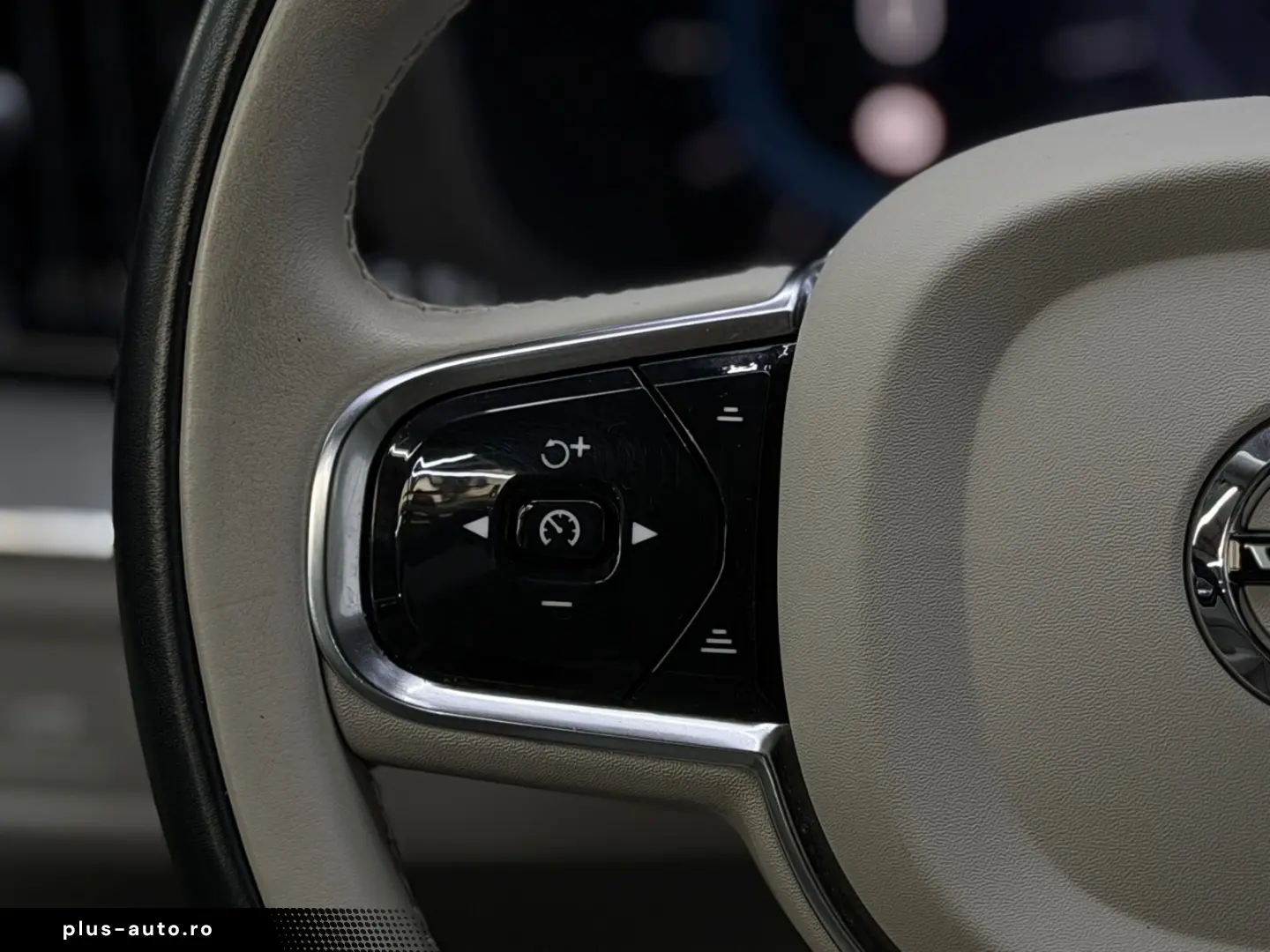 VOLVO XC60 Plus Bright AWD R Kamera TOP