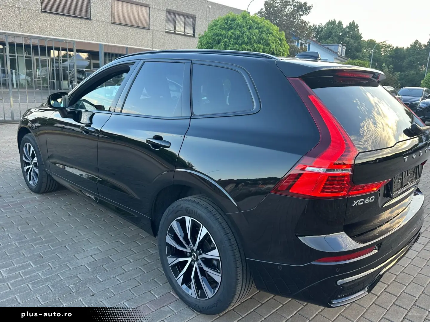 VOLVO XC 60 XC60 Plus Dark AWD Pano Kam360