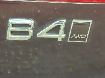 VOLVO XC 60 XC60 Plus Dark AWD Pano Kam360