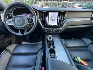 VOLVO XC 60 XC60 Plus Dark AWD Pano Kam360