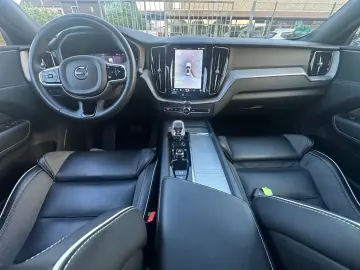 VOLVO XC 60 XC60 Plus Dark AWD Pano Kam360