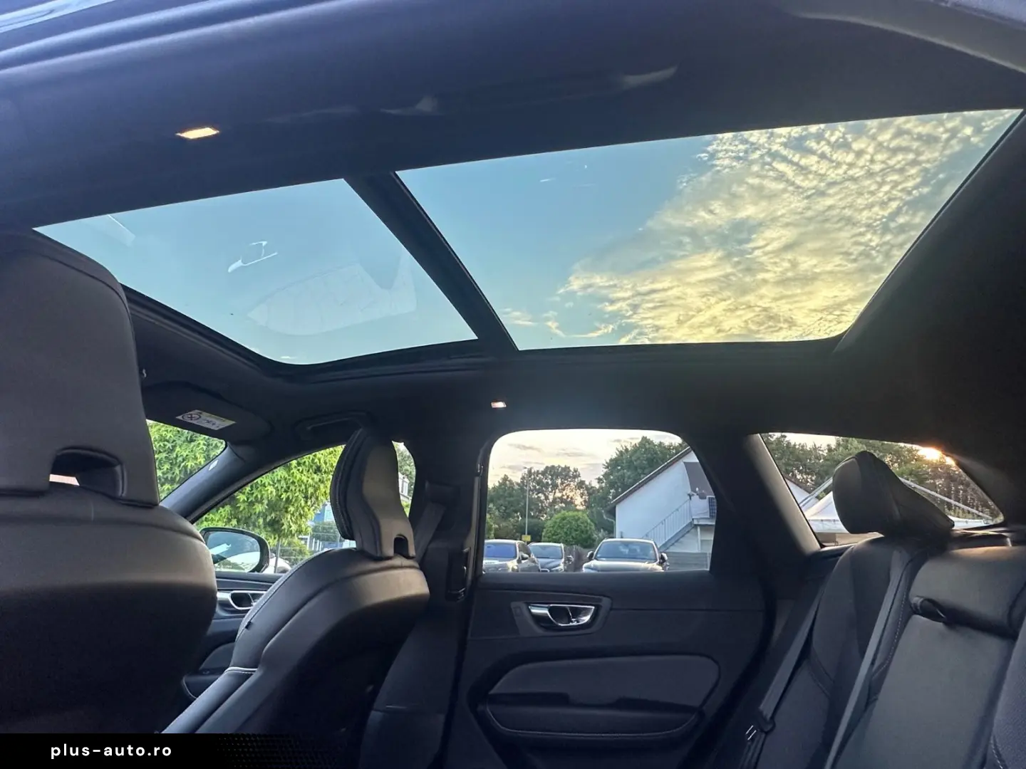 VOLVO XC 60 XC60 Plus Dark AWD Pano Kam360