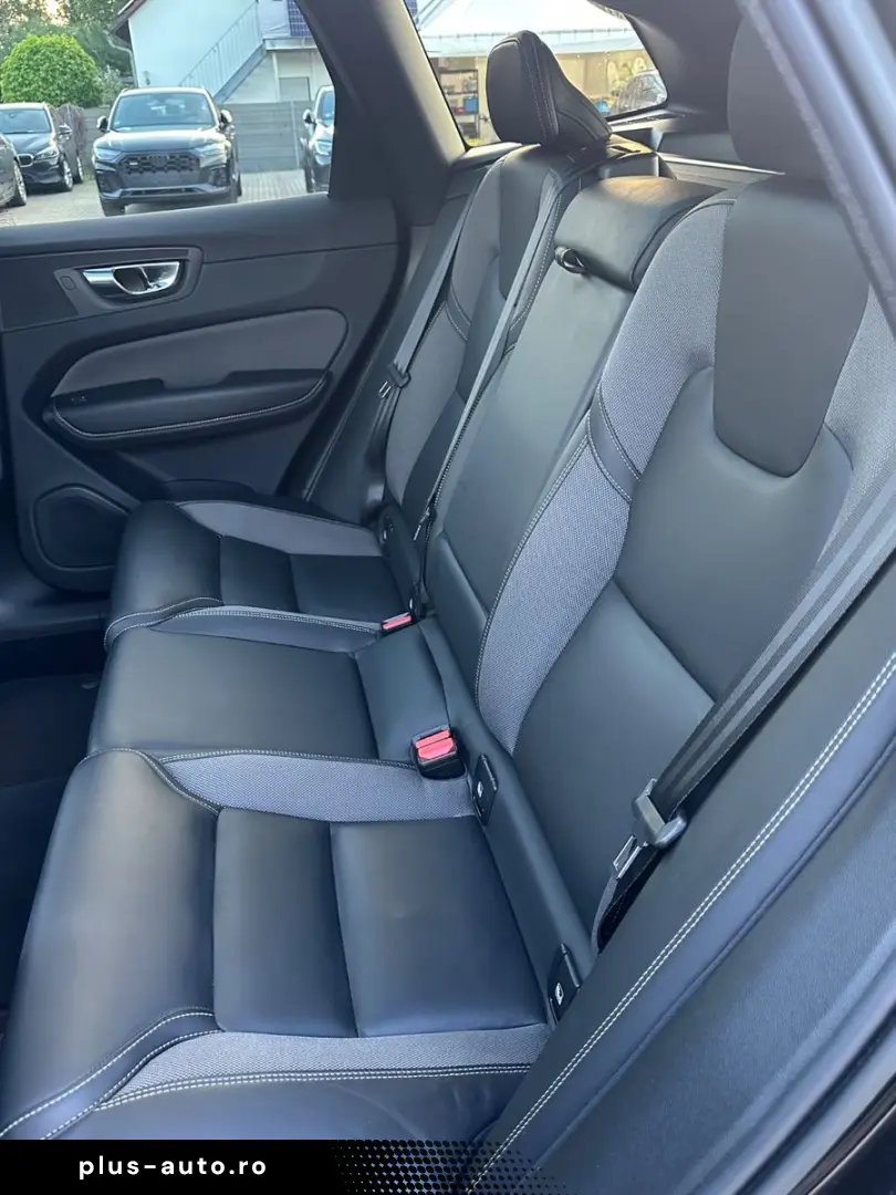 VOLVO XC 60 XC60 Plus Dark AWD Pano Kam360