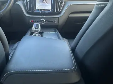 VOLVO XC 60 XC60 Plus Dark AWD Pano Kam360